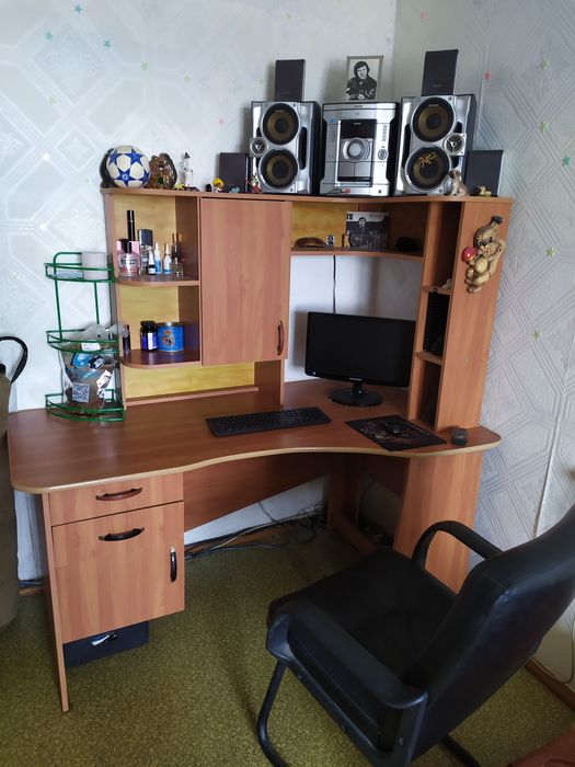 Компьютерный стол хороший