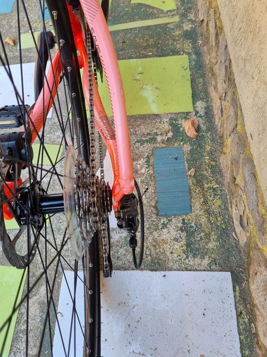Vând bicicletă cu roți de 27 cadru de aluminiu