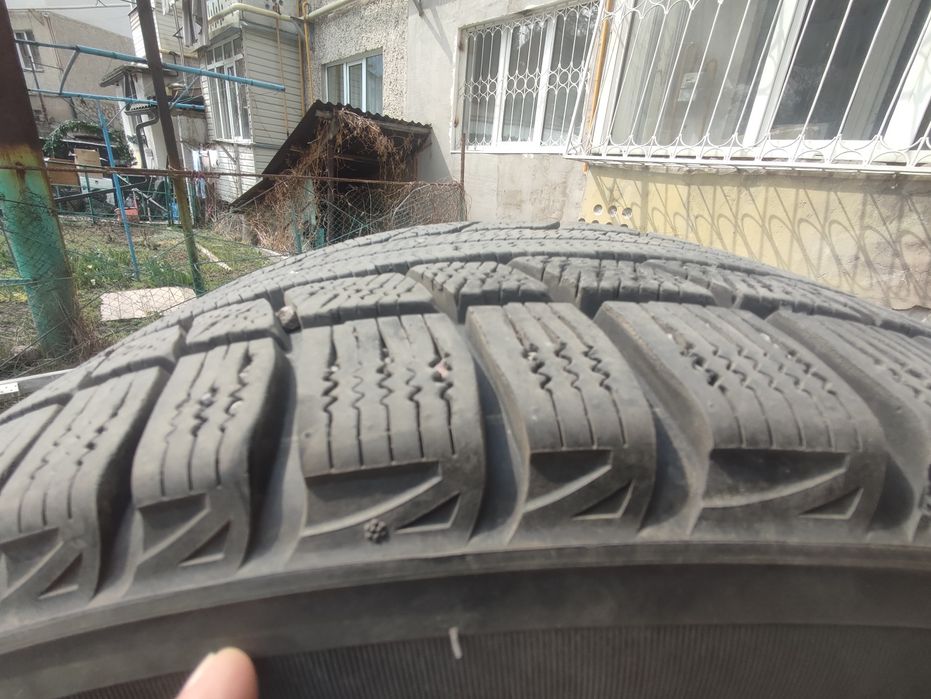 Продам зимние шины Трианжл