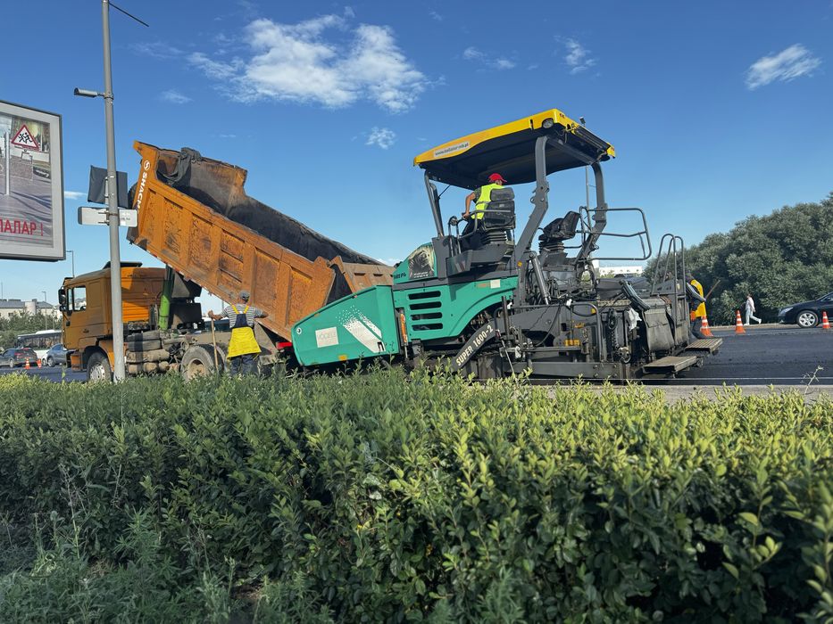 Асфальтоукладчик и катки
