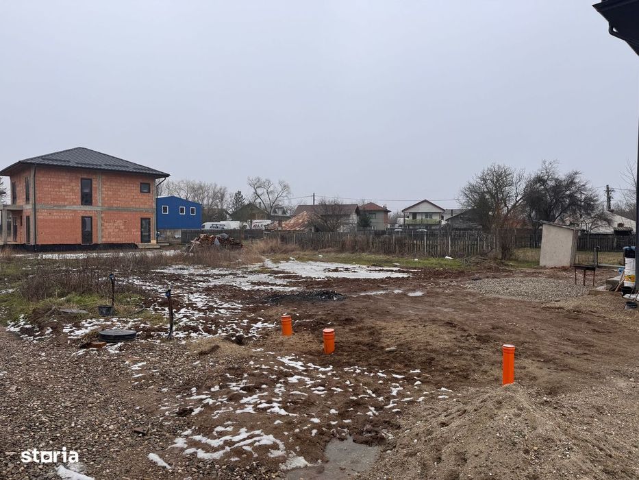 Teren Ciolpani/Snagov: la 2 min de padure si DN1. Toate utilitatile