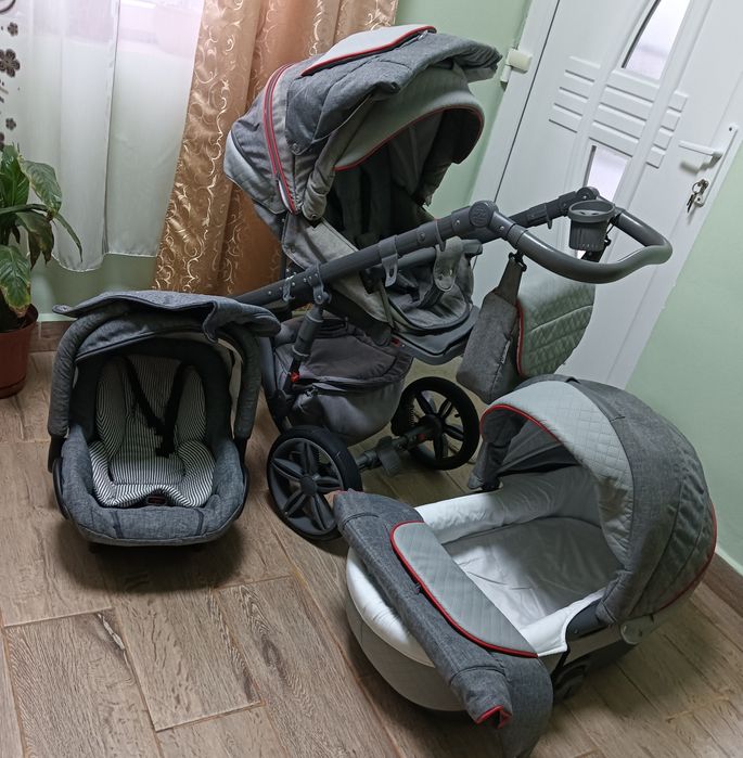 Vând Cărucior 3 in 1
