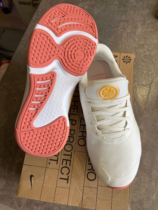 Nike бели маратонки дамски 38