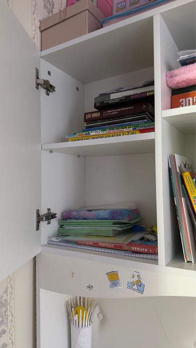 Продам стол с полками для ученика