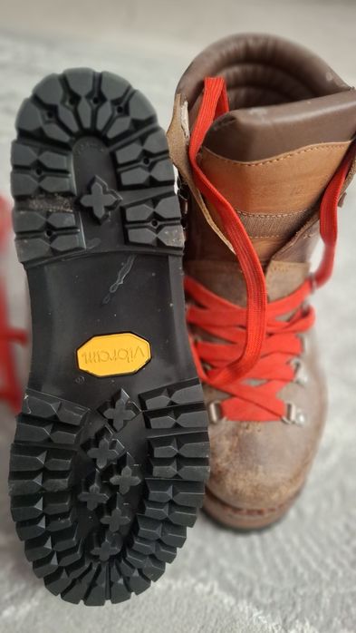 Vând bocanci de munte stare Noi