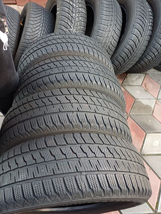 Vând 4 anvelope de iarna 205 55 r16 POINT'S by Continental foarte bune