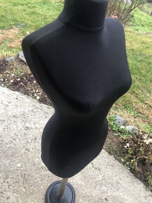 Манекен за дамски дрехи