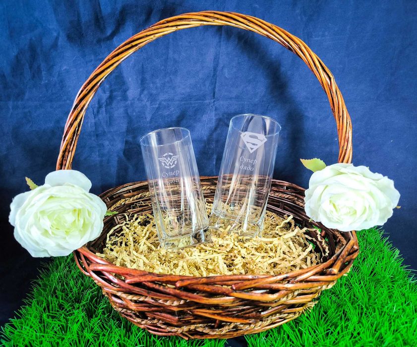 Гравирани комплекти стъклени чаши с декорирана кошница