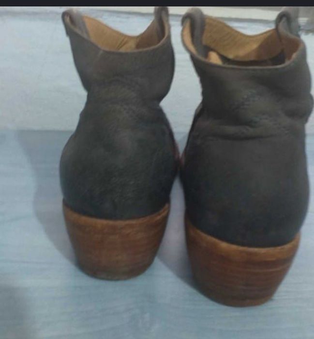 Ghete din piele naturală, gen ciocate, mărimea 38