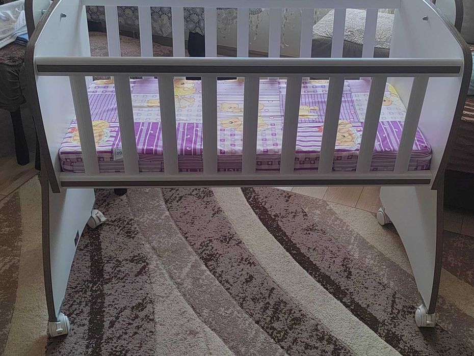 Кошара с люлеещ механизъм lorelli