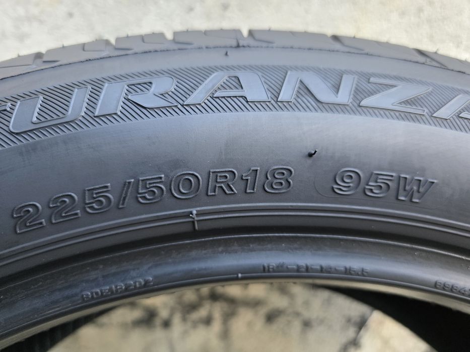 Vând două anvelope de vara Bridgestone  225 50 18  dot 0422