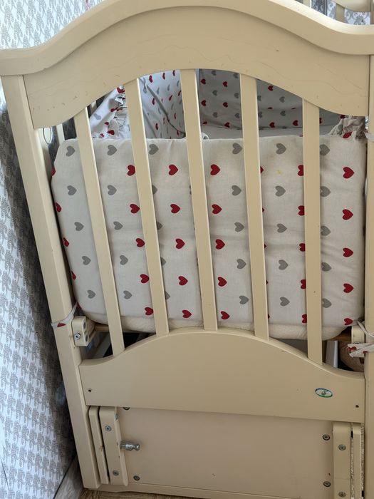 Манеж детская с маятником