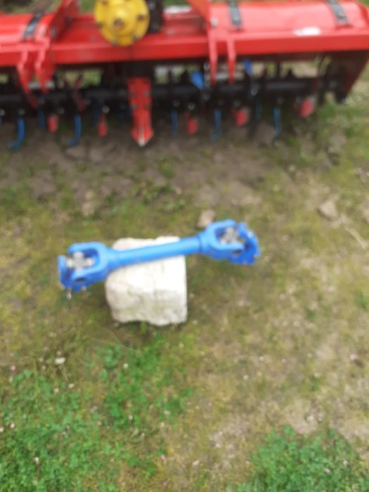 Vând freză nouă cu latimea de 1.80, cu disc de ambreiaj plus tirant central original nou.