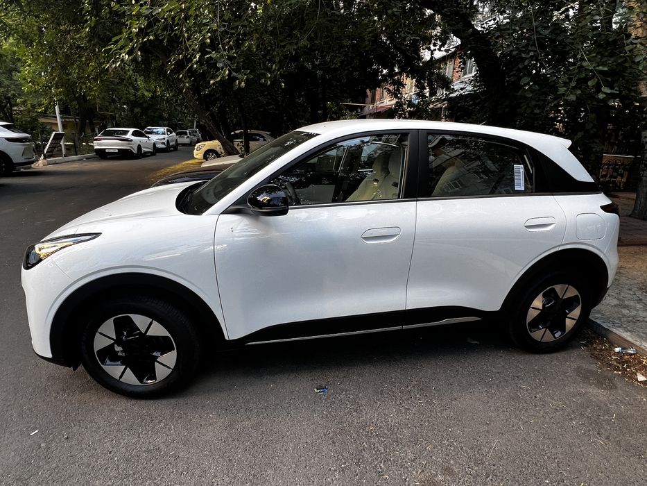 Geely ex2 ev 2025 yil 9400 yurgan 100% toza