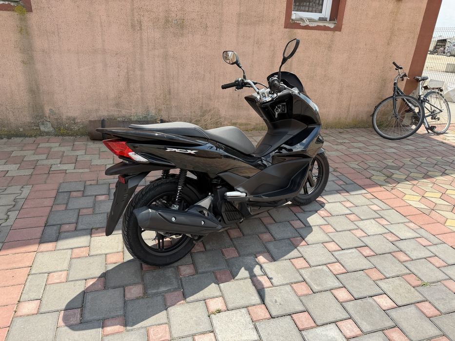 Honda pcx 125 i 2017 ,permis categoria b 5000 km