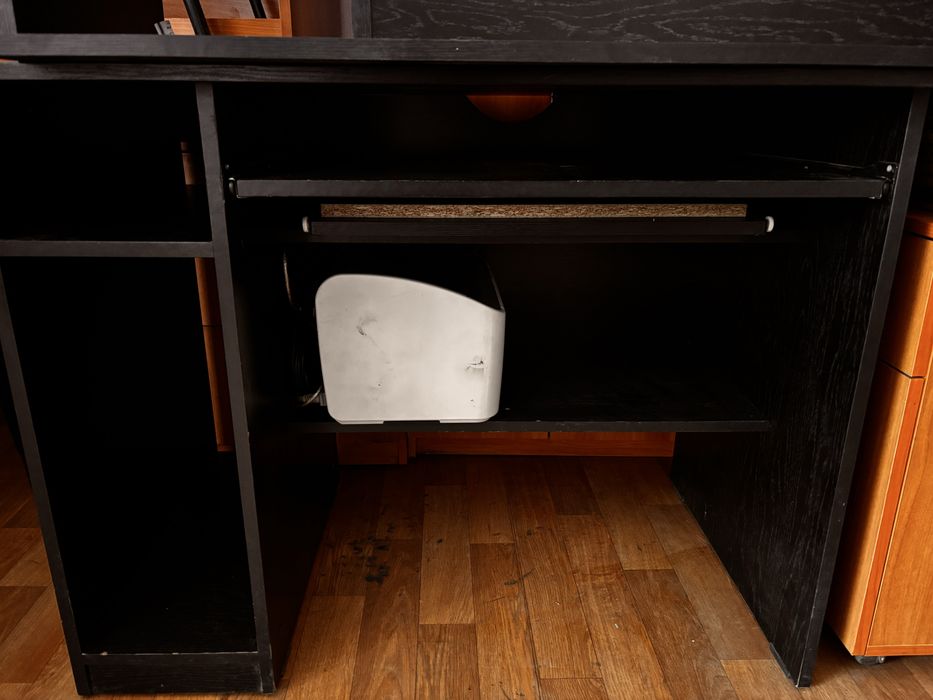 Продам офисную мебель.