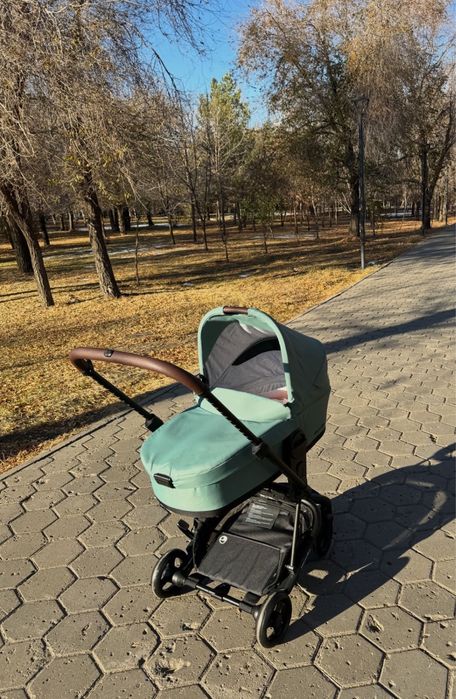 Продам коляску 2 в 1 EasyWalker Charley