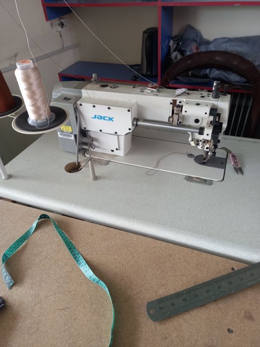 Jack tikuv mashinasi sotiladi.