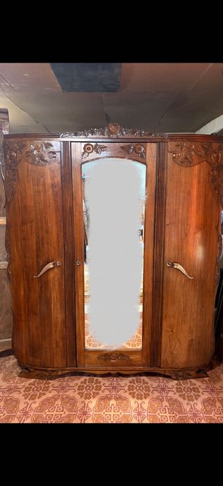 Старинен дъбов гардероб