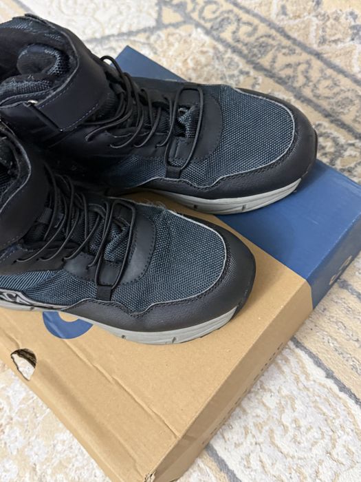 Продам демисезонные ботинки на мальчика