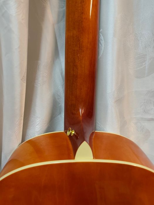 Класическа китара Almeria CG-390.