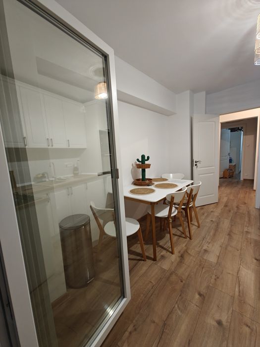 Ofer spre vânzare apartament patru camere Mioveni, renovat total, liber