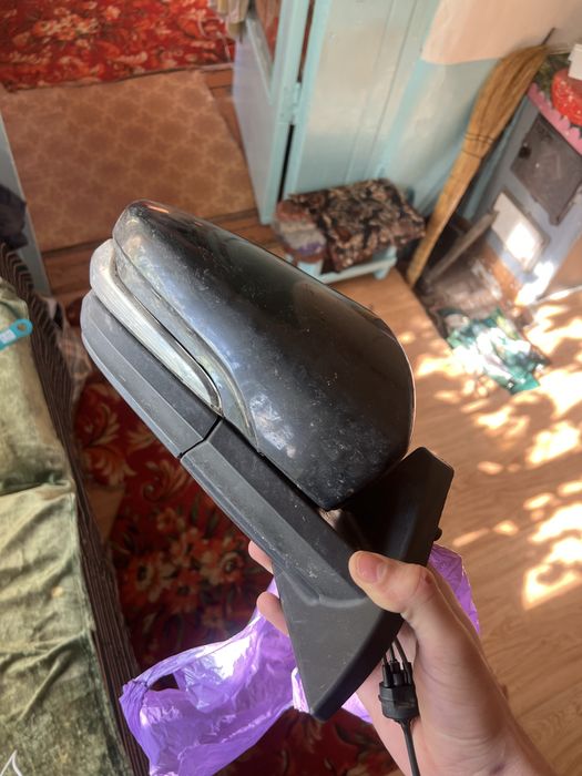 Зеркало гратна правое