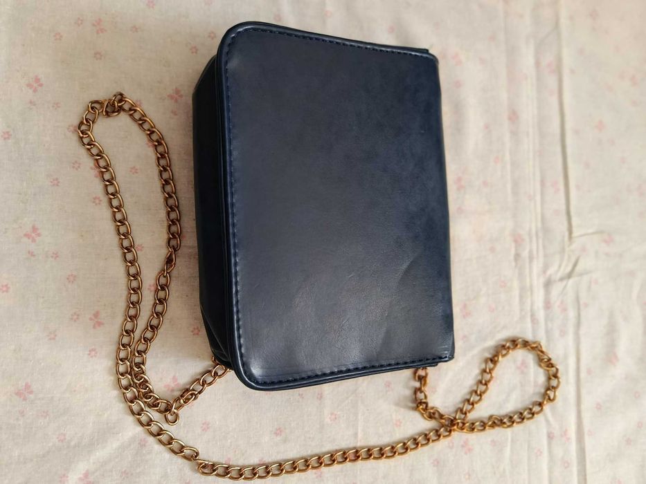 Продам женскую сумочку-клатч.