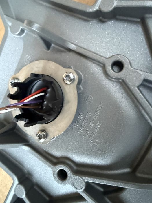 Държач централен с букса за куфар BMW R1300GS 2024