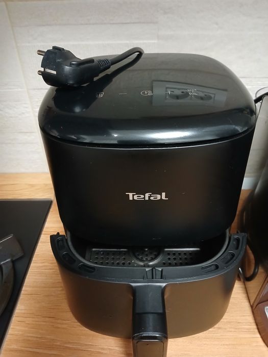 Air fryer Tefal - culoare negru