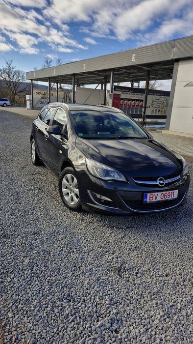 Vând Opel astra j 2016  rar efectuat