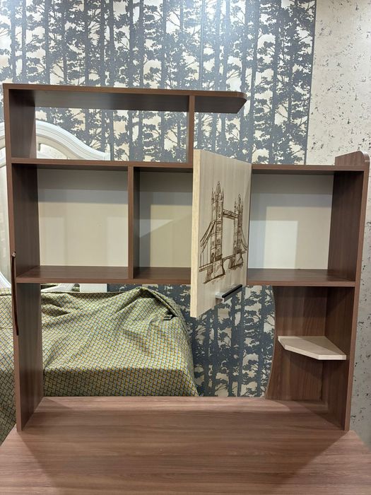 Стол с полкамиии