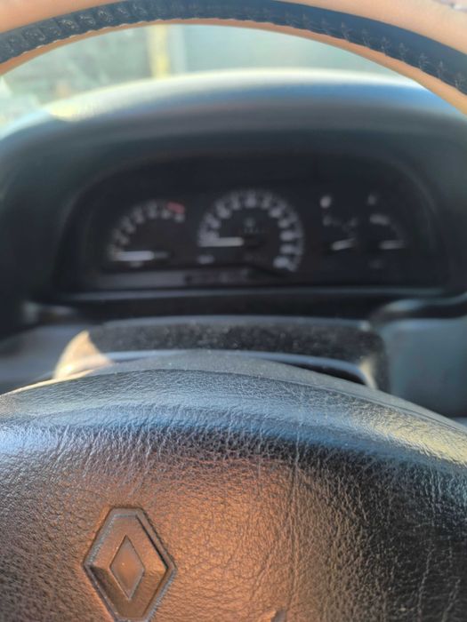 Автомобил Рено Лагуна 2,0 i