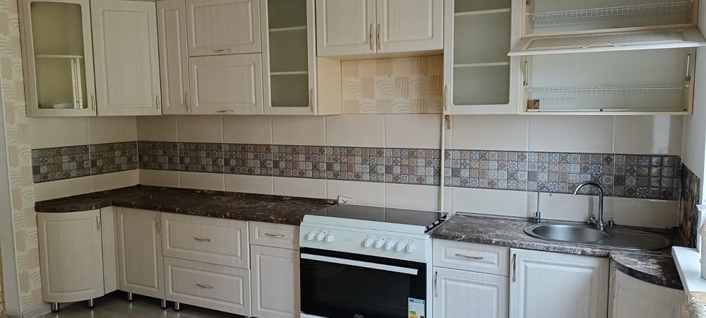 Продам б/у кухню