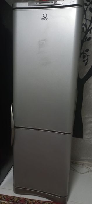 Холодильник Indesit 320 литров
