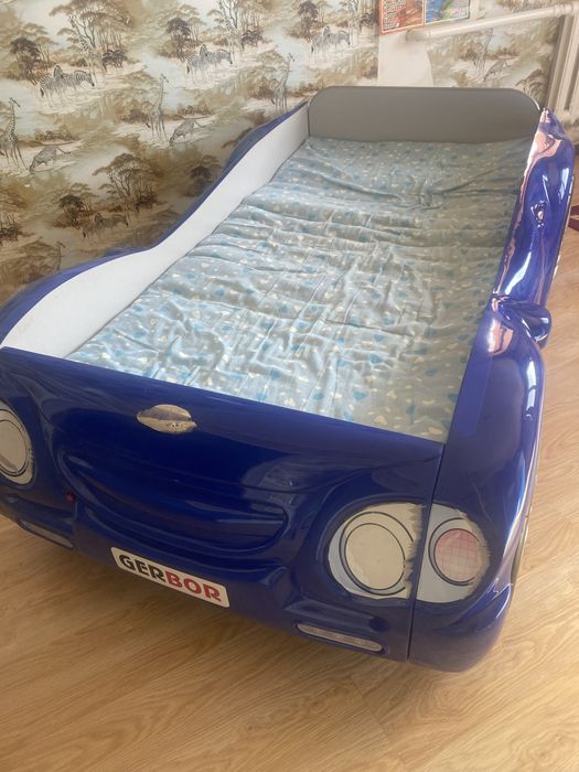 Продам кровать машинку для мальчика