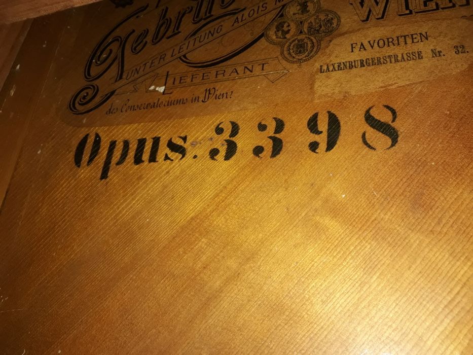 Pianina Gebriider Stîngul Wien