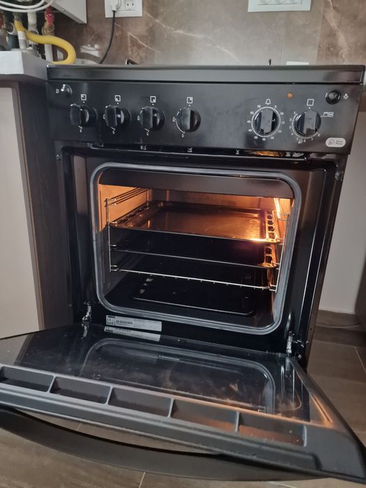 Aragaz Zanussi 4 zone + cuptor pe gaz