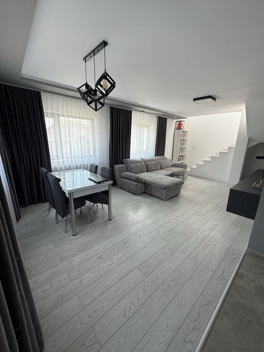 Oportunitate!!! Casa + Doua Hali