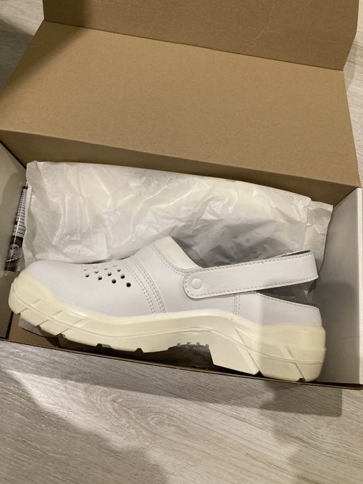 Обувки тип Сандали,бели с бомбе. Чисто нови