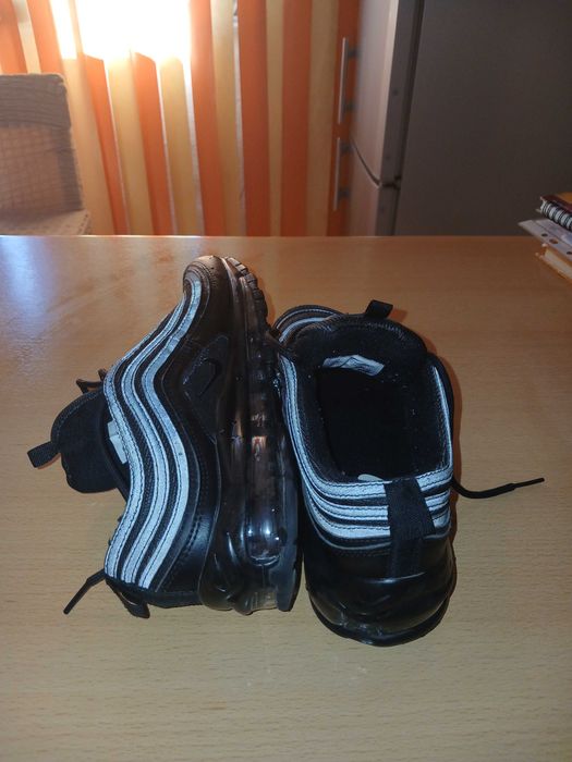 Продавам обувки Nike g90