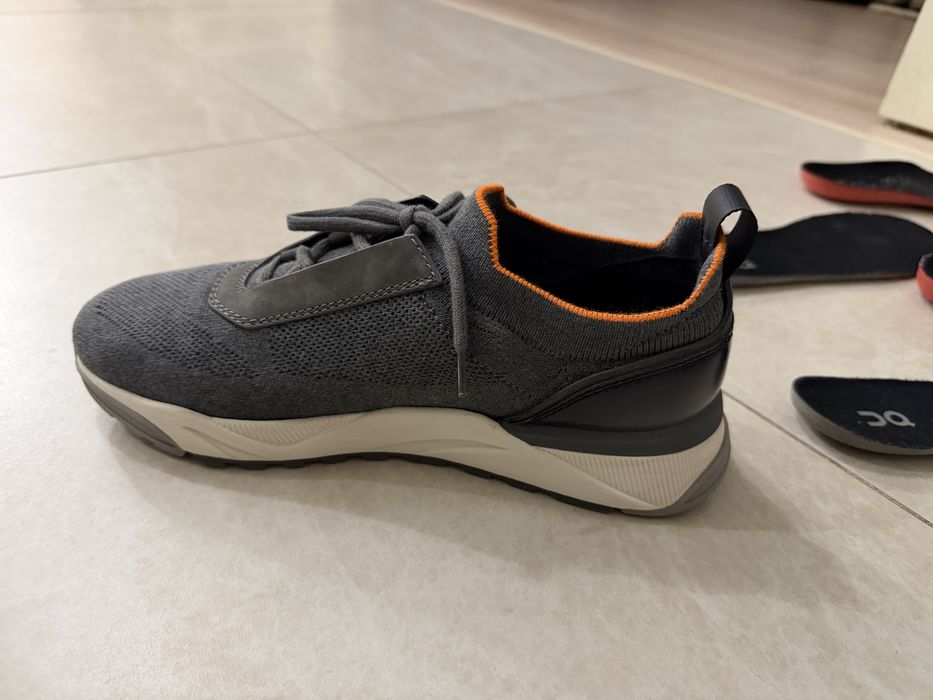 Продам оригинальные кроссовки santoni