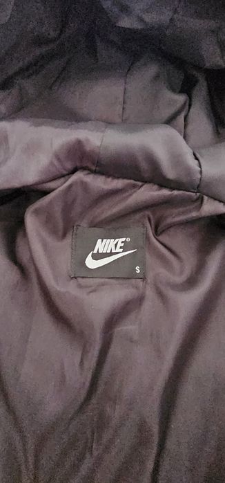 Чисто нова ветровка Nike pro, тъмно зелена