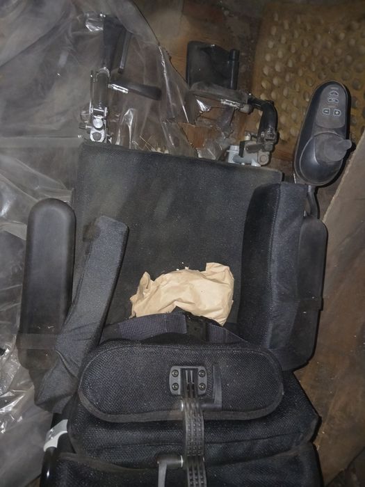 Инвалидная кресла-каляска с электроприводом.