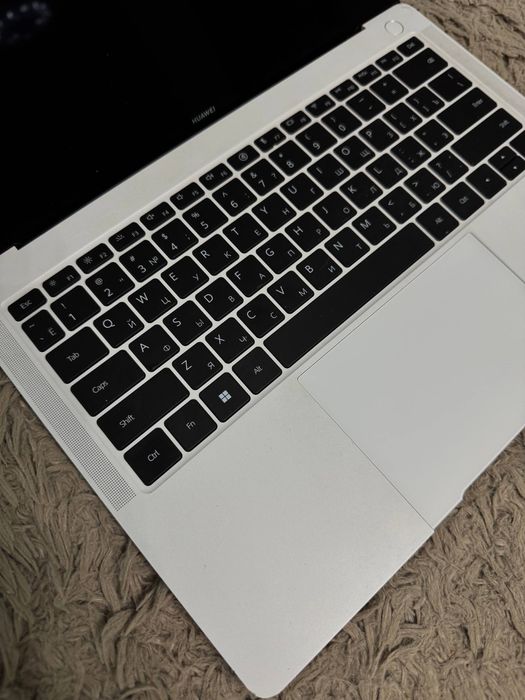 Продаю Huawei MateBook X Pro 2024.