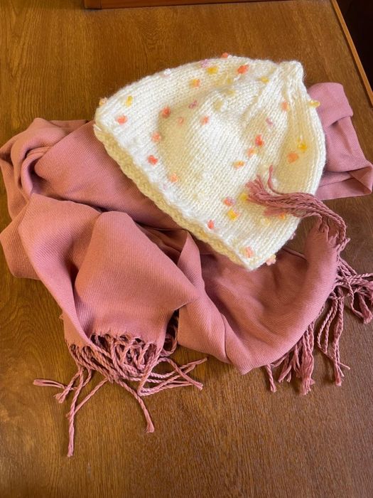 Продам вязаные шапочки