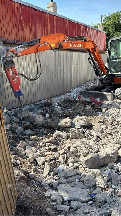 Demolari : case/pereti , Decopertari : gresie/faianta ,Transport Moloz