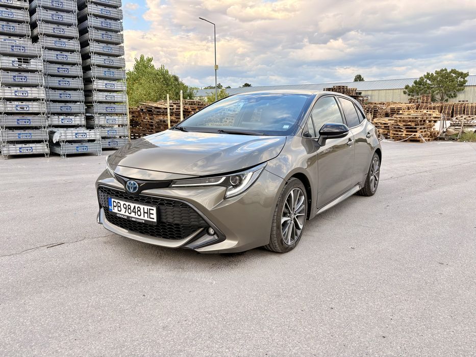 Toyota Corolla 2.0 Бензин Хибрид 184 кс / Bi-Tone