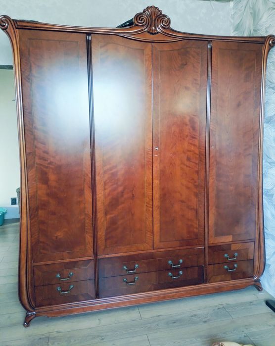 Продам деревянный шкаф