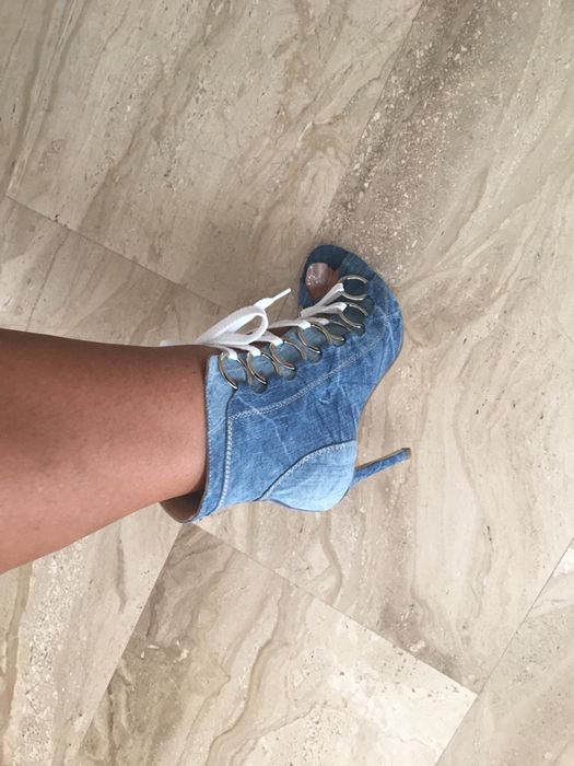 Botine blugi-model unicat!Pret fix!